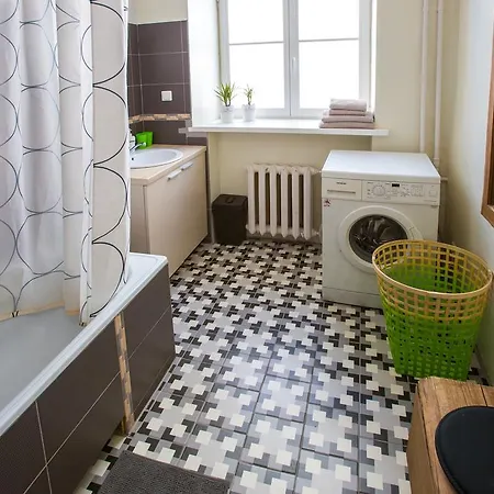 Spacious & Centrally Located דירה