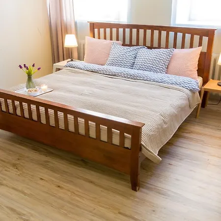 Spacious & Centrally Located شقة *